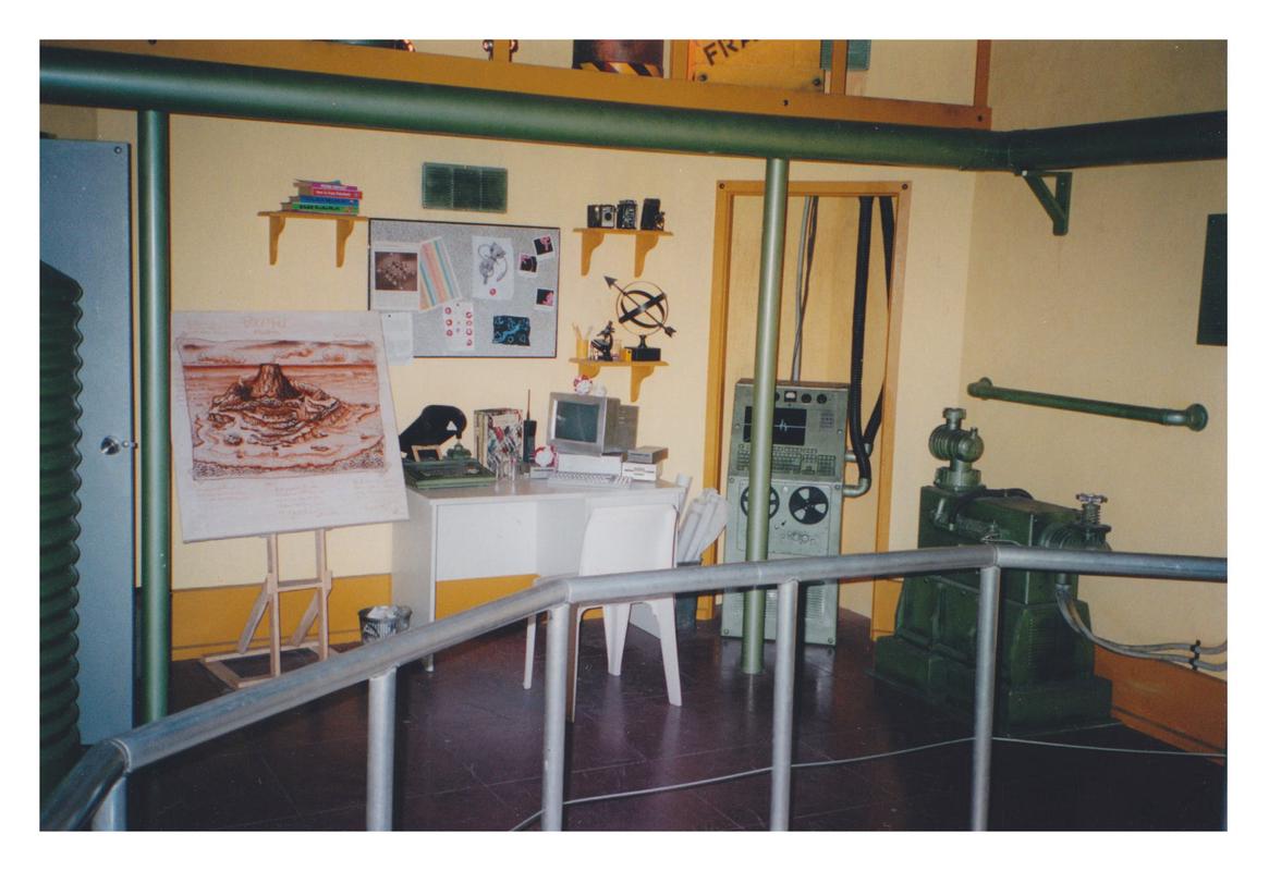 Another photograph of Professor Oak’s lab